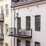 Апартаменты Lokka I 2-bedroom With Courtyard Access