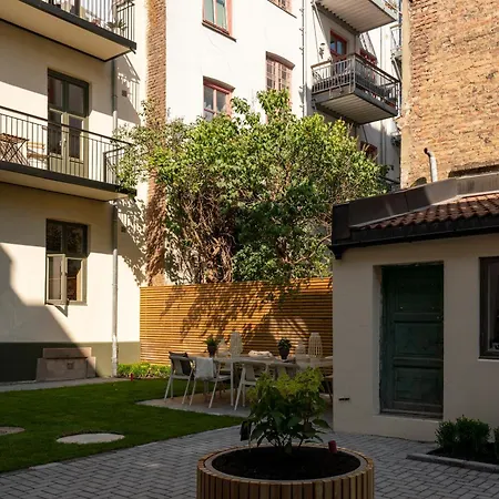 Lokka I 2-bedroom With Courtyard Access Appartement *
