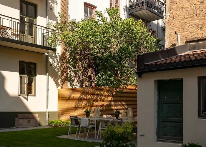 Lokka I 2-bedroom With Courtyard Access Апартаменты *