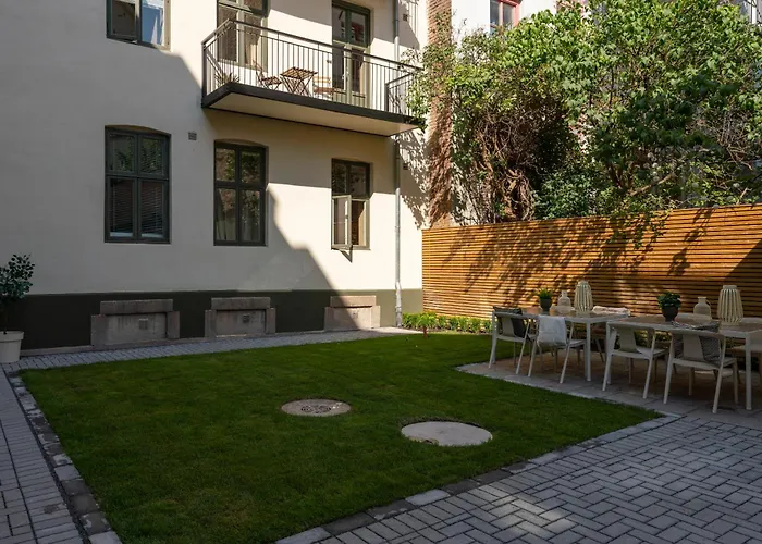 Lokka I 2-bedroom With Courtyard Access *