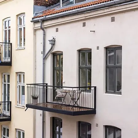 Апартаменты Dinbnb Gruenerlokka I 2-bedroom With Courtyard Access